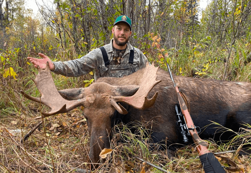 Moose hunting guide alberta